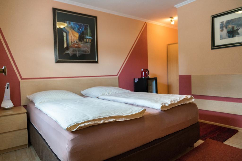 City Hotel Хильден Экстерьер фото