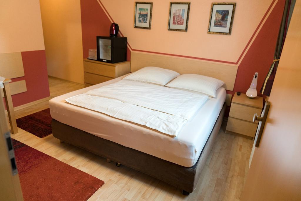 City Hotel Хильден Экстерьер фото
